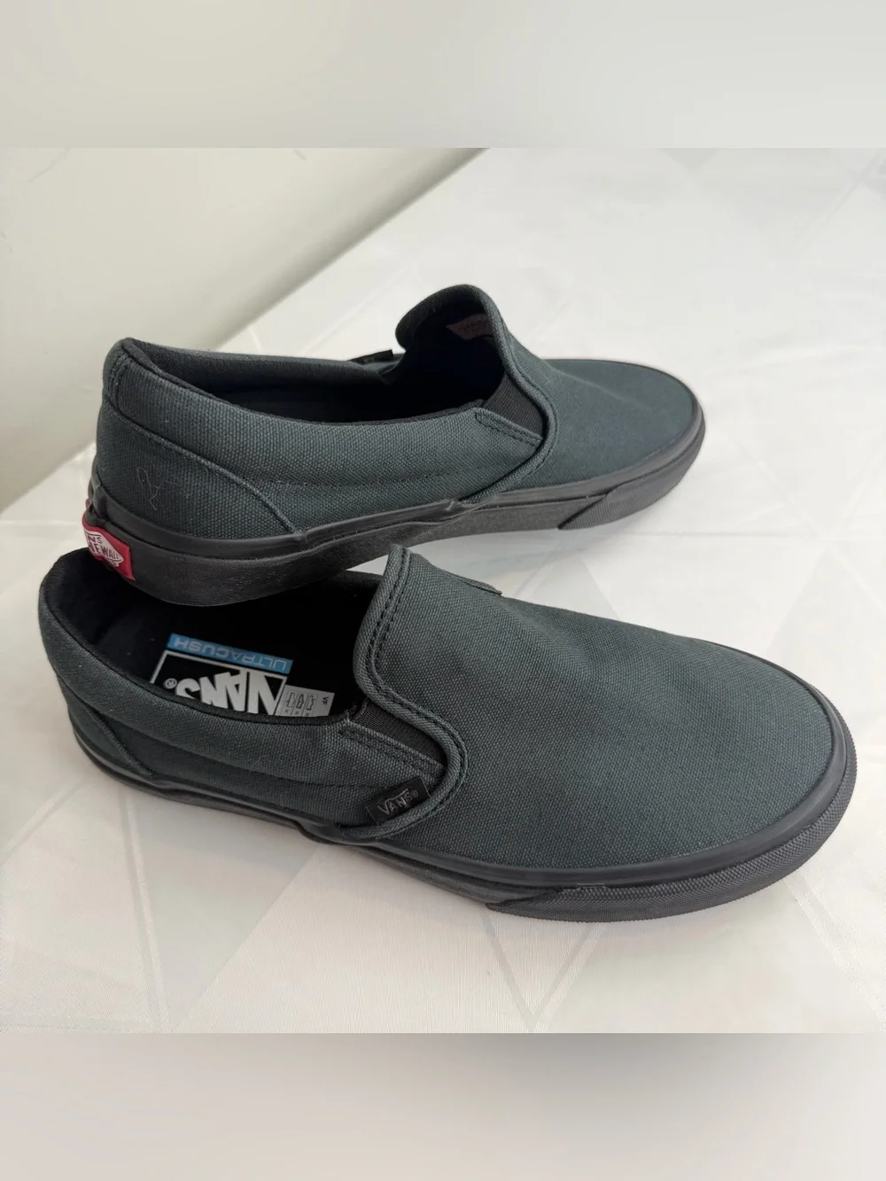 Vans Unisex Classic Slip-On Canvas Shoe Dark Green US Size 8.5 men/10 women NWOT